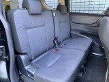 リアシートは使用感はありますが当店は全車クリーニングを実施しておりますので、とても綺麗な状態です!車内は広々としていて、ゆったりとした7人乗りです!お出かけにも大活躍!