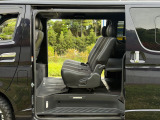 3Dで撥水だから車内も清潔に保てるし掃除も楽々。何よりカッコイイ。足元のあまり見ないところに、「お!」っとなる装備。いいですね!