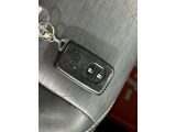【スマートキー】 車内へのアクセス楽々、今や必須アイテムの「スマートキー」には、キー複製防止「イモビライザー」まで備わっております。