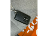 【スマートキー】 車内へのアクセス楽々、今や必須アイテムの「スマートキー」には、キー複製防止「イモビライザー」まで備わっております。