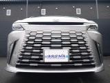 パワートレーンには2.4L直列4気筒ターボエンジン+ハイブリッドシステムを搭載し、駆動方式はAWD