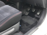 【全国納車OK】 現車をご覧になれないお客様でも、安心してお車をご購入いただける環境を整えております。 色々な角度から撮影したたくさんの画像など豊富な資料送りいたしております。