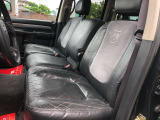 運転席の黒革ベンチシート状態も多少の使用感はございますが綺麗です!シートヒーター装備!