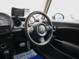握りやすいステアリング♪運転が楽しくなる1台です(*^^*)