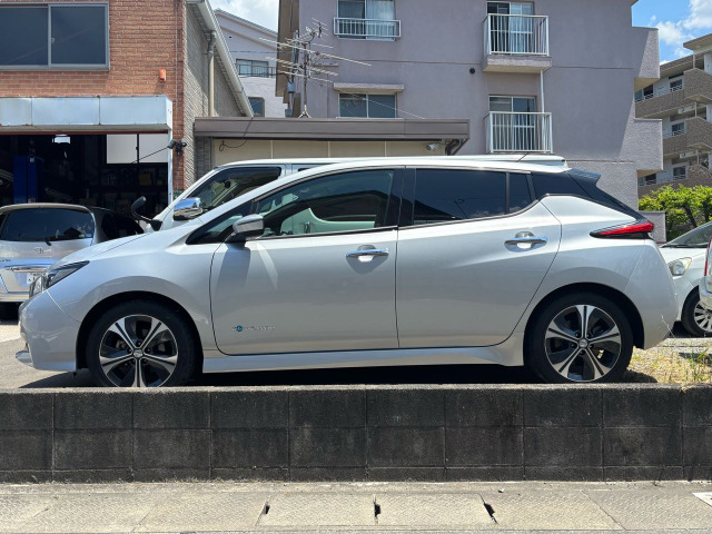 日産 リーフ X 10万台記念車 ☆セグ写真有☆ナビTV☆ワンオーナー☆ の