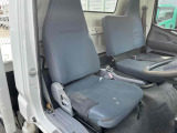 車内シート、補修箇所有り。