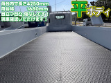 荷台:目立つ傷や凹凸無しです✨😊内寸長さ:4250㎜ 内寸幅:1680㎜ 現車確認いただけます!!栃木県栃木市トラックダンプ専門Hi TRADING(ハイトレーディング) 『道の駅みかも』様ヨコ