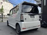 ガラスコーティングも施工可能です。費用は20.000円から承っております。※車種により価格が変わる場合がございます。その他オプションも取り揃えておりますので、商談担当にお申し付けください。