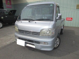 外装は年式の割にキズやヘコミの少ない綺麗なお車です。現車の確認をオススメします。