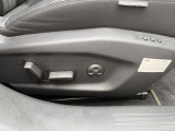 【運転席パワーシート】電動でシートポジションを細かく調整できる便利な機能です!