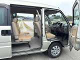室内は徹底した抗菌リフレッシュ施工、車内オゾン除菌抗菌クリーニング済みです。絶滅危惧車!!後期最終型ディアスワゴンスーパーチャージャー絶版車です。早いもの勝ちです。ぜひお早目に一度ご来店頂きお買い求め下さい。