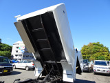 ダッシュボードビス穴有り。 シガーラーター欠。 運シート補修済み。 左右ドア内張り色褪せキズ有り。 左小物入れボックス蓋ロック不良。 PTOボタンカバーヒビ有り。