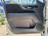 内装クリーニングも行っております。専門スタッフが愛車をピカピカに仕上げさせていただきます。