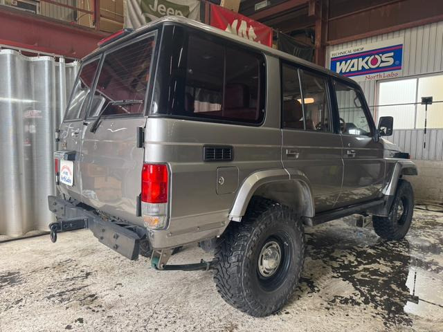 トヨタ ランドクルーザー70 4.2 ZX ディーゼル 4WD 外装同色補修中