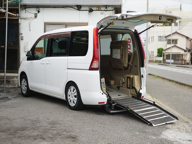 日産 セレナ 