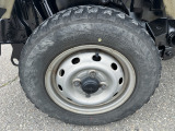 ヨコハマ GEOLANDAR M/T タイヤ装着しています。畑作業や田んぼ作業にもすぐ使えますしぬかるみにも強いので、農作業や林道にとても役立ちます。