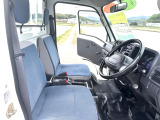 軽トラとしてはとても綺麗な運転席、助手席と室内です。 室内は大きな荒れのない比較的綺麗な状態です。是非一度お車をご覧下さい。お車は1台限りで気になりましたら、09046440671迄、ご予約下さい
