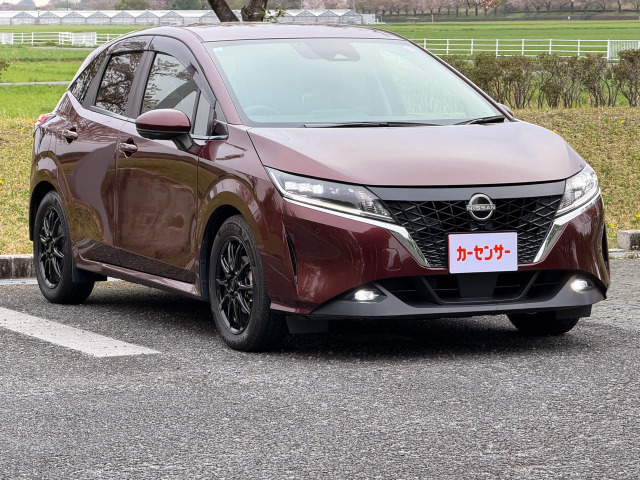 日産ノートに使用バリ山20年タイヤ 日産 ノート 1.2 X FOUR 4WD 夏冬タイヤ付 製造2025年タイヤ の中古車