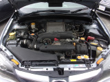 EJ20水平対向エンジンは2リッターターボ付き。4WDです。