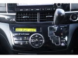 フロント、左サイド、バックカメラ装備で駐車も楽々です。
