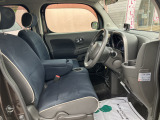 運転席 目立つ傷等ありません。グレード専用のインディゴブルースエード調シートです。