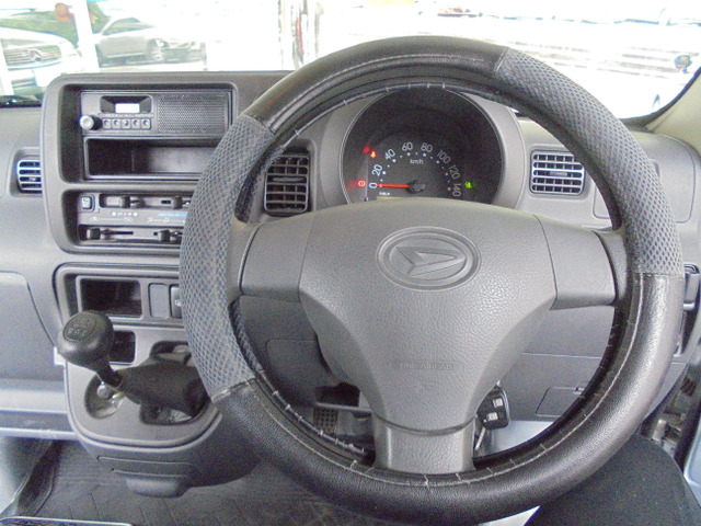 ダイハツ ハイゼットカーゴ デラックス ハイルーフ 4WD 5MT-4WD の中古