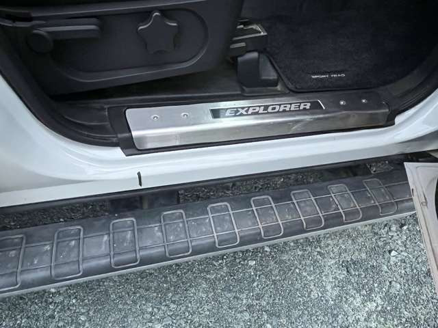 フォード エクスプローラースポーツトラック V8 リミテッド 4WD 4ドア