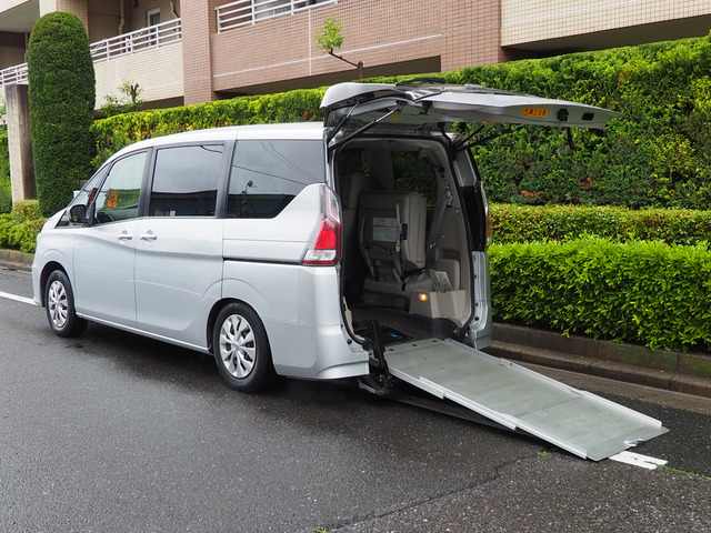 日産 セレナ 