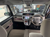 自社に認証工場があるため、納車後の車検やオイル交換、タイヤ交換もそのままお任せいただけます。他店で購入されたお車の整備や、ユーザー車検前のテスター調整も適正価格で承ります。