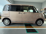 車検場と同じ「予備検査テスター」を自社に完備。ブレーキの制動力、ライトの光軸、排ガスの状態などを数値で測定しています。長年の勘ではなく、正確なデータに基づいて安全を確認してからお渡ししています。