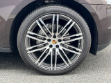 フロント265/40R21ピレリーPZERO