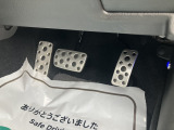2.0I-Sなのでアルミ製ペダルとなります。