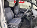 フロントシートは使用感はありますが当店は全車クリーニングを実施しておりますので、とても綺麗な状態です!車内は広々としていて、ゆったりとした8人乗りです!お出かけにも大活躍!