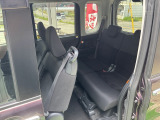 左右独立ロングスライド!荷物やシーンに合わせ自由に動かせます