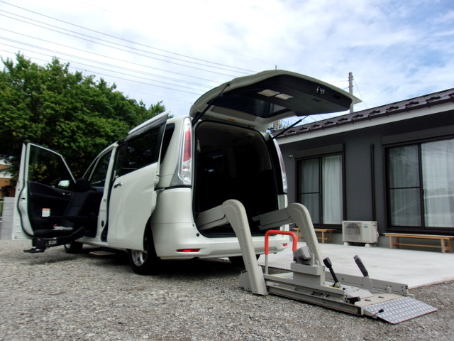 日産 セレナ 
