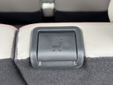 荷室からシートを前後に動かせます♪