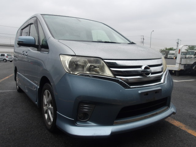 セレナ 2.0 ハイウェイスター S-HYBRID