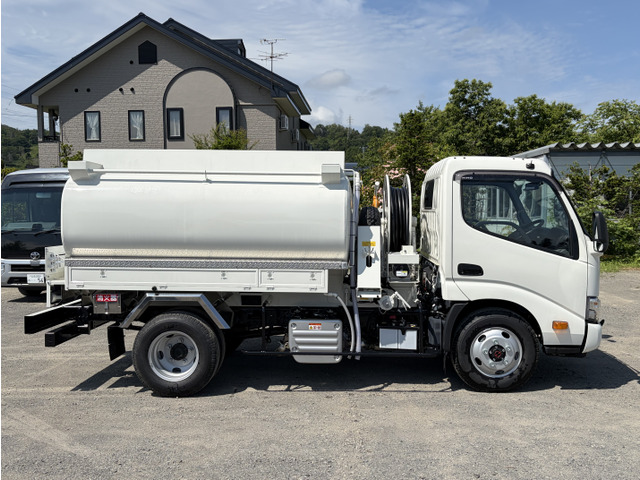 日野 デュトロ 極東タンクローリー3.75kl 4WD の中古車詳細 (1,335km