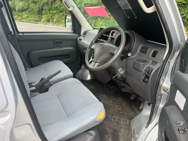 ダイハツ ハイゼットカーゴ デラックス ハイルーフ 4WD 車検令和9年12