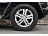 【気持ち良くご納車致します】仕上げ専門スタッフによる、専用ポリッシャーによるボディの磨き仕上げ、ホイール、タイヤハウス内側の清掃、内装の抗菌クリーニング、各部スイッチ、ハンドル、細部の清掃を行います。
