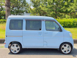 右側面は、大きなキズはなく、しっかり洗車・コーティングを行い、きれいな状態になっております。
