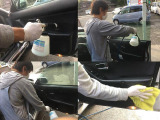 全体的に、また細かな部分まで洗剤を吹きかけます。その後タオルやブラシで細かい部分まで洗浄します。その後タオルで拭き取ります。