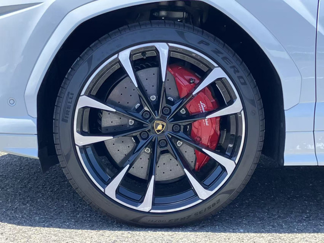 ランボルギーニ ウルス 4.0 4WD の中古車詳細 (4,800km, ホワイト