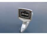 Jeep純正エンブレム。伝統を感じさせるディテールです。