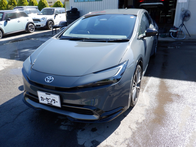 プリウス 2.0 Z E-Four 4WD 走行距離1.8万キロ