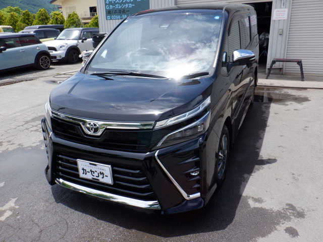 ヴォクシー 2.0 ZS 煌III 4WD