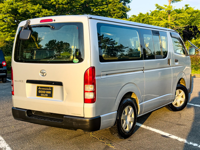 トヨタ ハイエースバン 3.0 DX ロング ディーゼル 4WD 5ドア 6人乗り