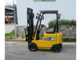 コマツ  900kg/3m/MT
