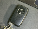 【スマートキー】 車内へのアクセス楽々、今や必須アイテムの「スマートキー」には、キー複製防止「イモビライザー」まで備わっております。