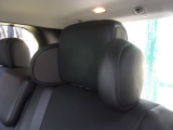 後部座席はリラックスモード付きヘッドレスト。